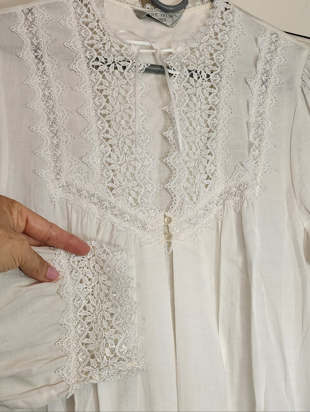 NWT Vtg IRIS by Bert Yelin Union Made ELEGANT Lace 100% cotton sz L robe ivory